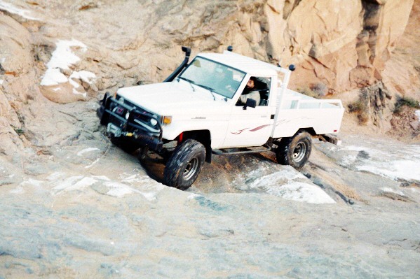 Some of the ledges are fairly steep, and extended shackles really make rock-finders!